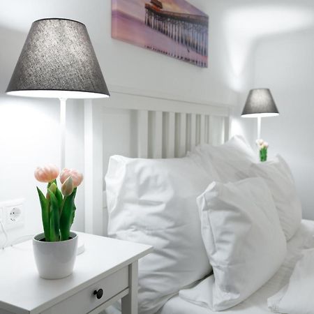 Sleek Minimalist Studio At Inner City Budapeste Exterior foto