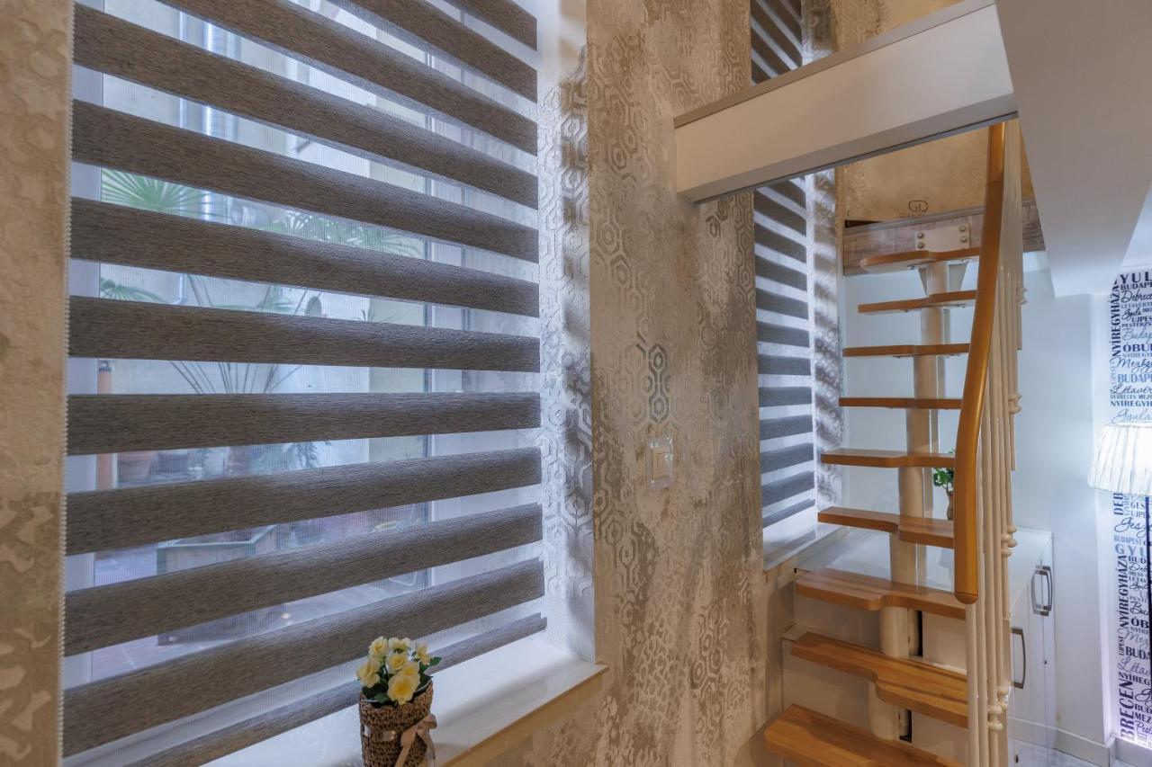 Sleek Minimalist Studio At Inner City Budapeste Exterior foto