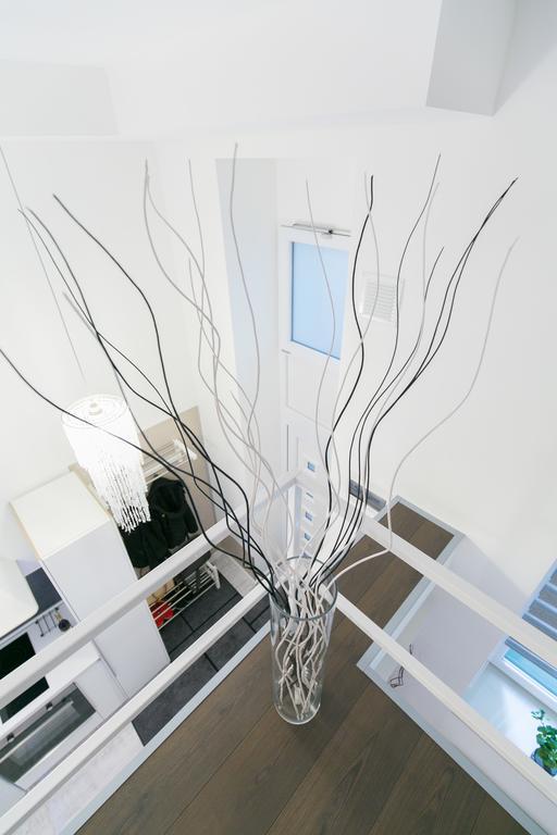 Sleek Minimalist Studio At Inner City Budapeste Exterior foto