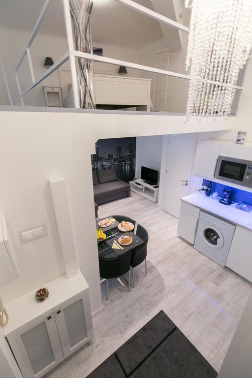 Sleek Minimalist Studio At Inner City Budapeste Exterior foto