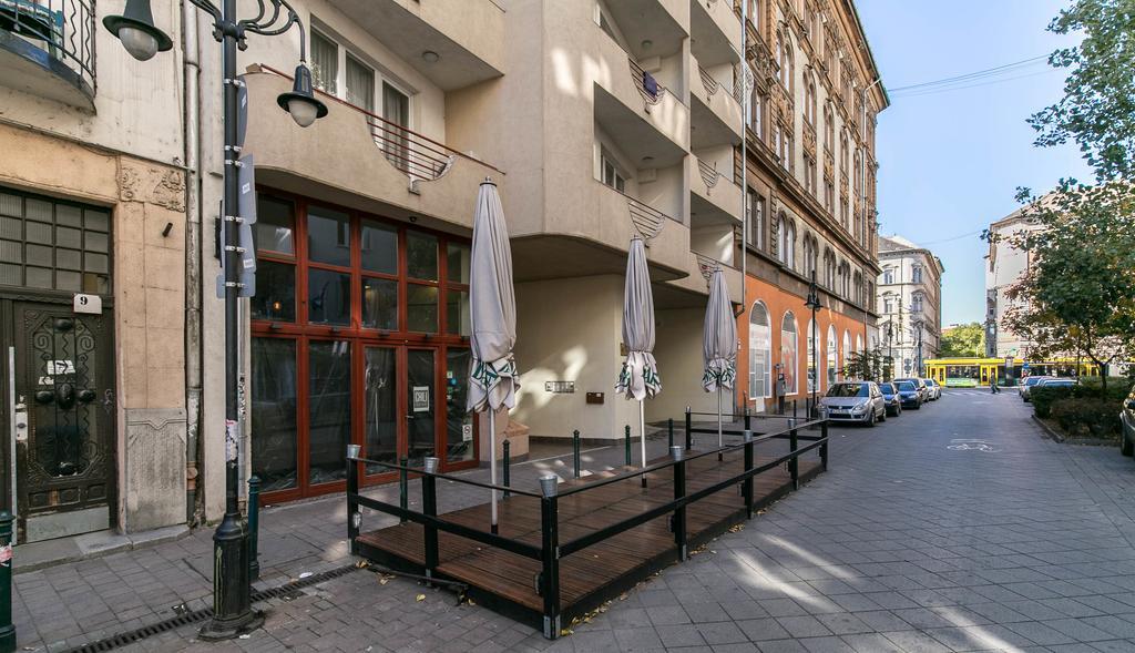 Sleek Minimalist Studio At Inner City Budapeste Exterior foto