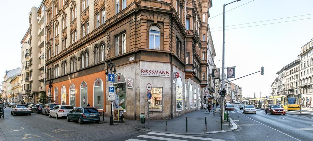 Sleek Minimalist Studio At Inner City Budapeste Exterior foto